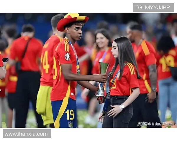 足球场上的爱与荣耀 球星情侣甜蜜瞬间壁纸精选